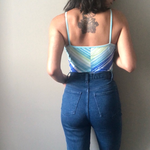 Via Moda Keyhole Cutout Tank - Picture 2 of 5